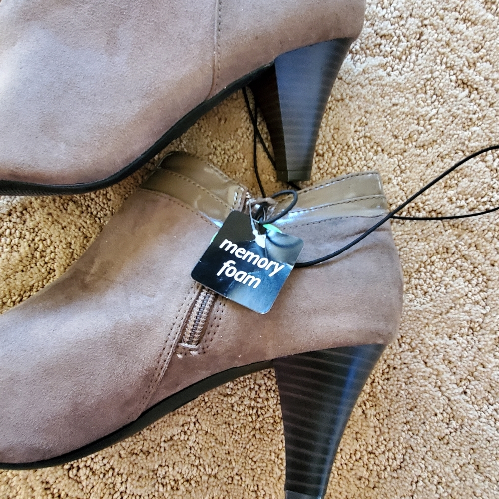 BOOTS - Picture 6 of 7
